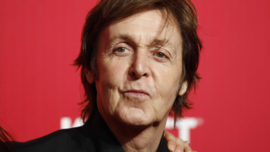Photo of Paul McCartney estuvo a punto de ser atropellado mientras recreaba la portada de ‘Abbey Road’: «El coche no se detuvo»
